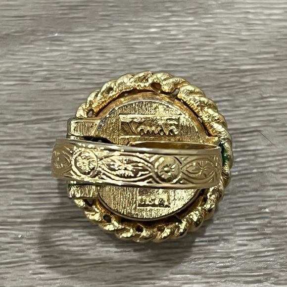 Vintage Solid Compact Ring Signed Vanda Gold Tone Adjustable Poison Snuff Ring - Picture 3 of 4